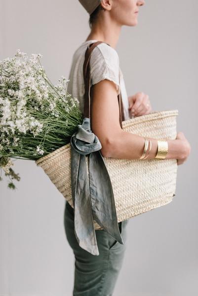 écharpe_en_soie_verte_teinte_a_la_main_Daucus_Tinctura_Teinture_Végétale