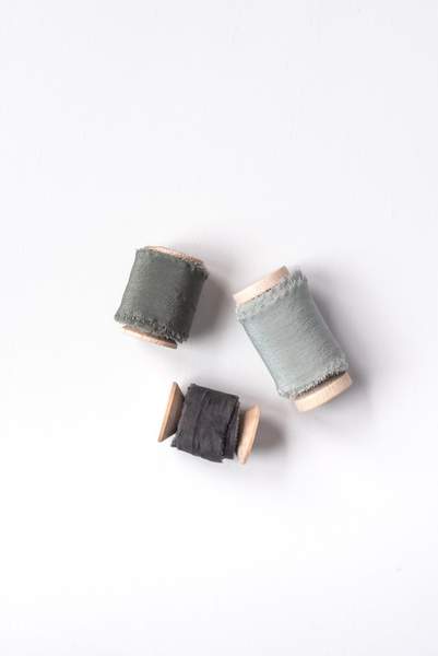 Trio_de_rubans_de_soie_teintés_a_la_main_Daucus_Tinctura_Teinture_Végétale