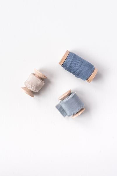 Trio_de_rubans_de_soie_teintés_a_la_main_Daucus_Tinctura_Teinture_Végétale