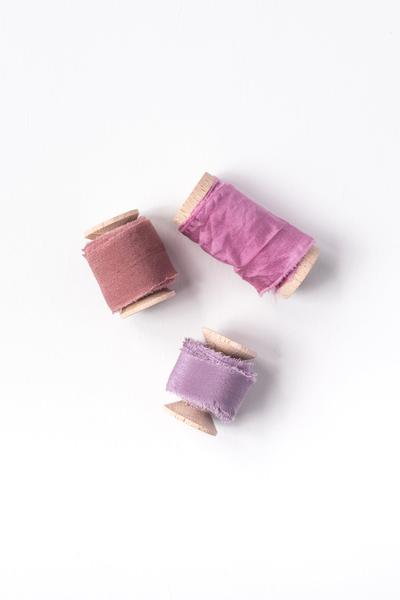 Trio_de_rubans_de_soie_teintés_a_la_main_Daucus_Tinctura_Teinture_Végétale